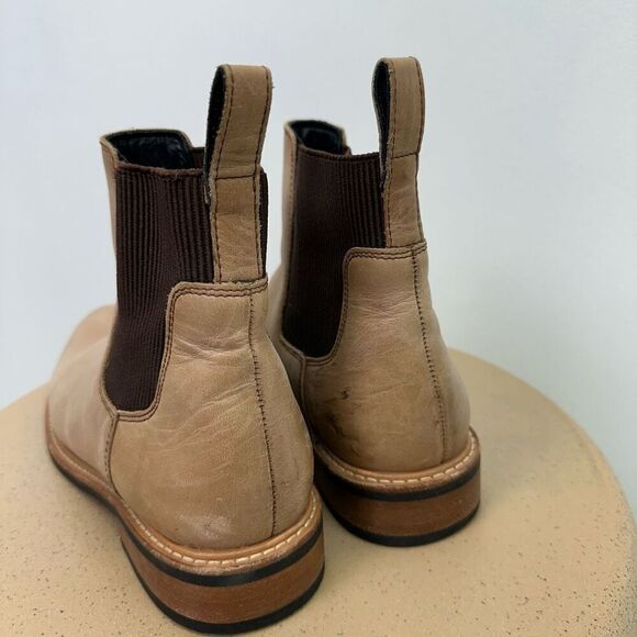 Nisolo Women’s Leather Carmen Chelsea Boot in Light Tan Brown - Picture 5 of 10